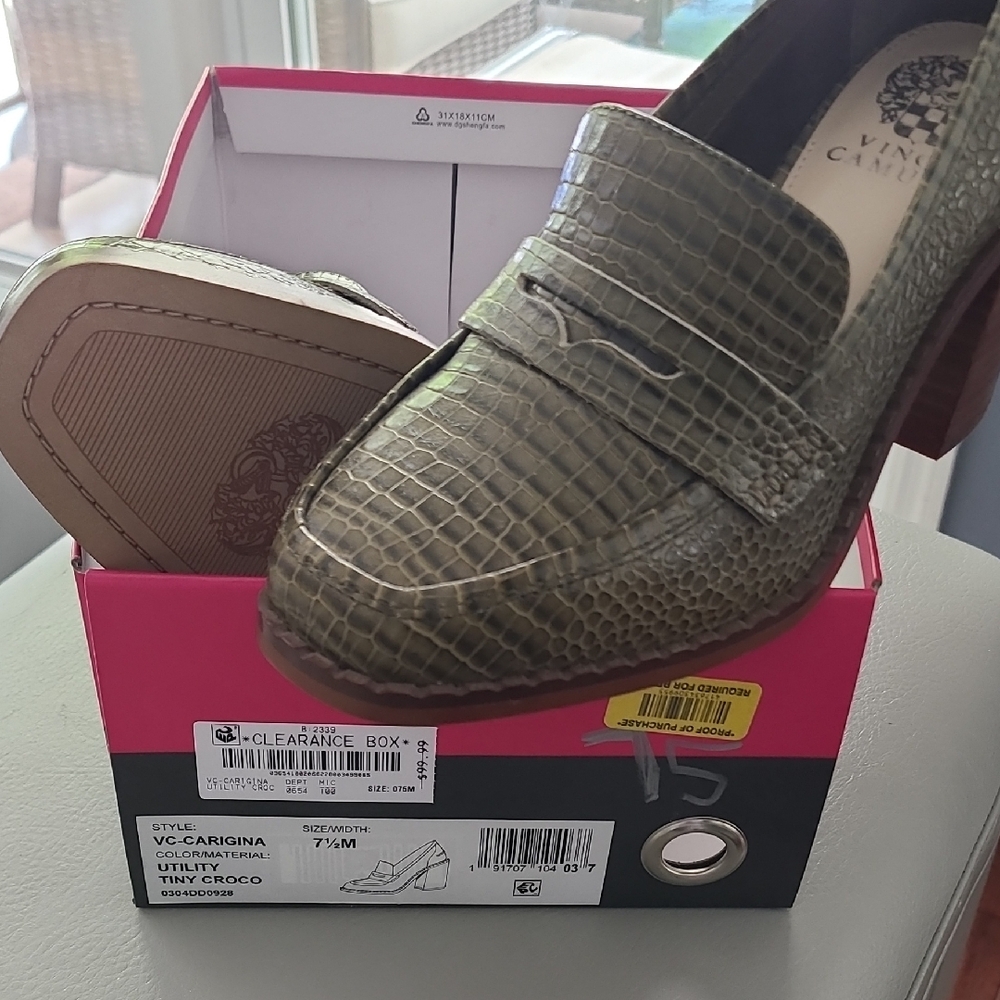 Vince Camuto Green Loafers Textured Flats
